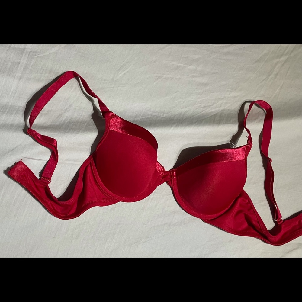 ⭐️ 5 for $25 ⭐️ Red Bra ❤️